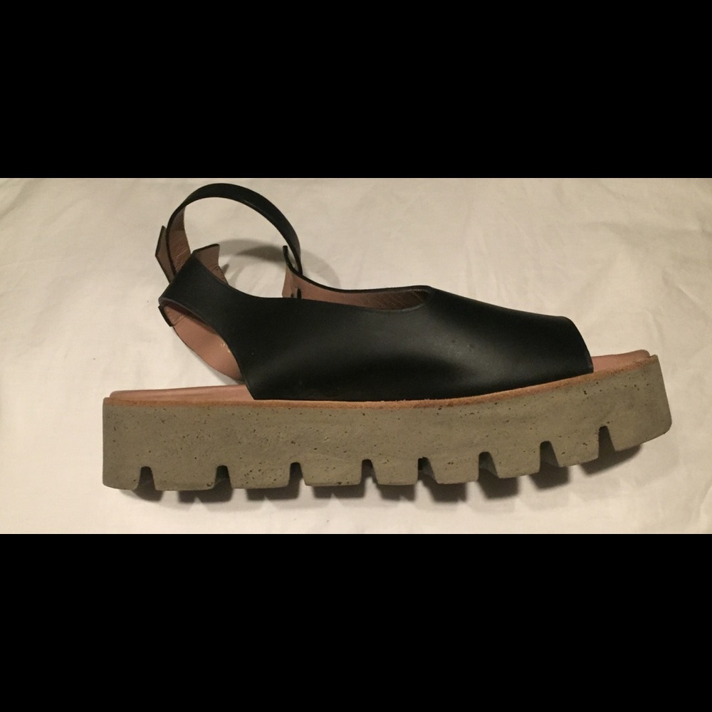 Great looking sandal